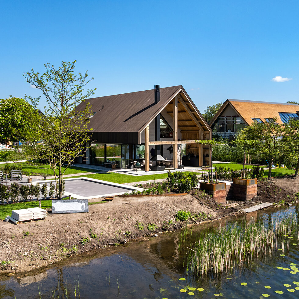 Vrijstaande woning aan het water